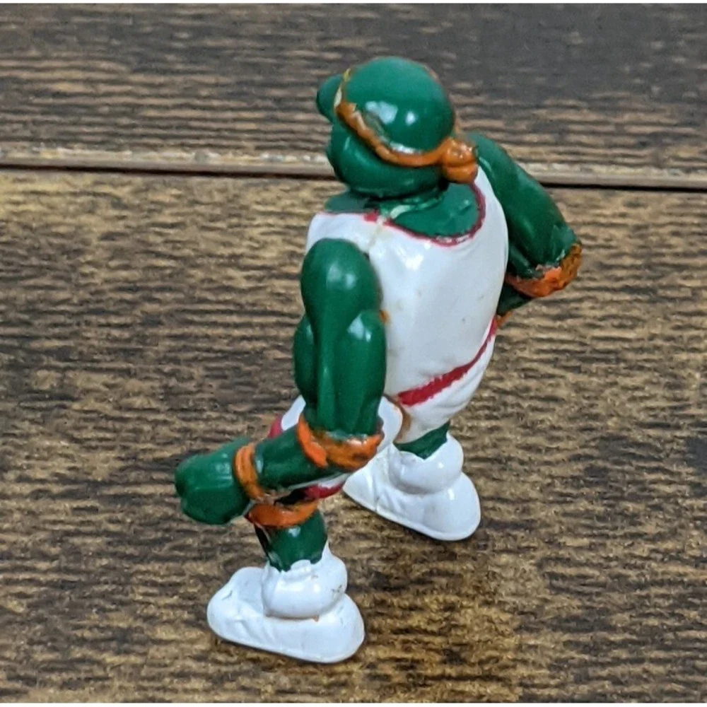 Vintage Teenage Mutant Ninja Turtles Leonardo Action Figure with Paint Wear‎